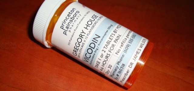 18 Signs You Need Treatment for Vicodin Addiction